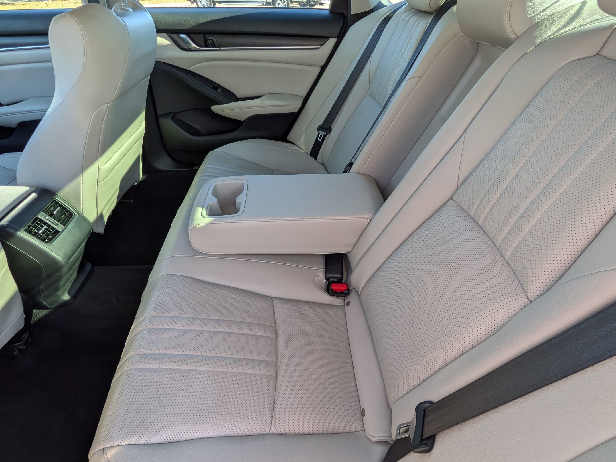 Used 2020 Honda Accord Touring image 31