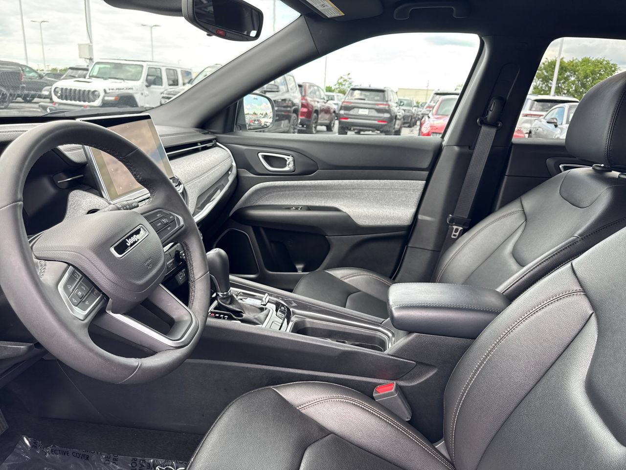 Used 2024 Jeep Compass Latitude AWD/4WD image 12
