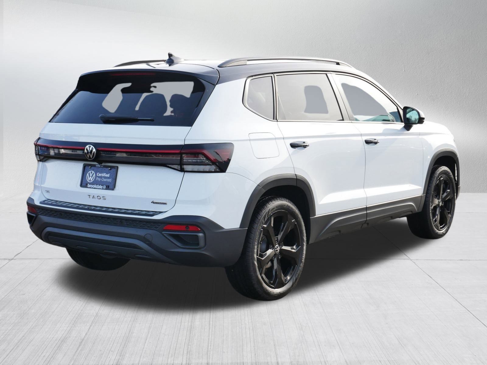 Certified 2025 Volkswagen Taos SE image 7
