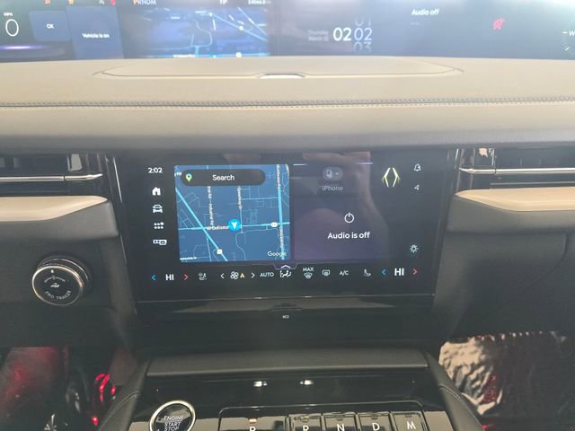 Used 2025 Lincoln Navigator Reserve image 16