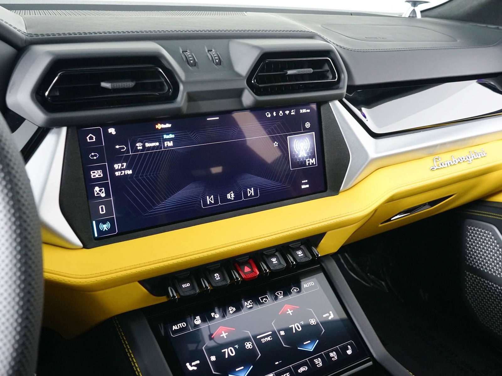 Used 2026 Lamborghini Urus S AWD/4WD image 29