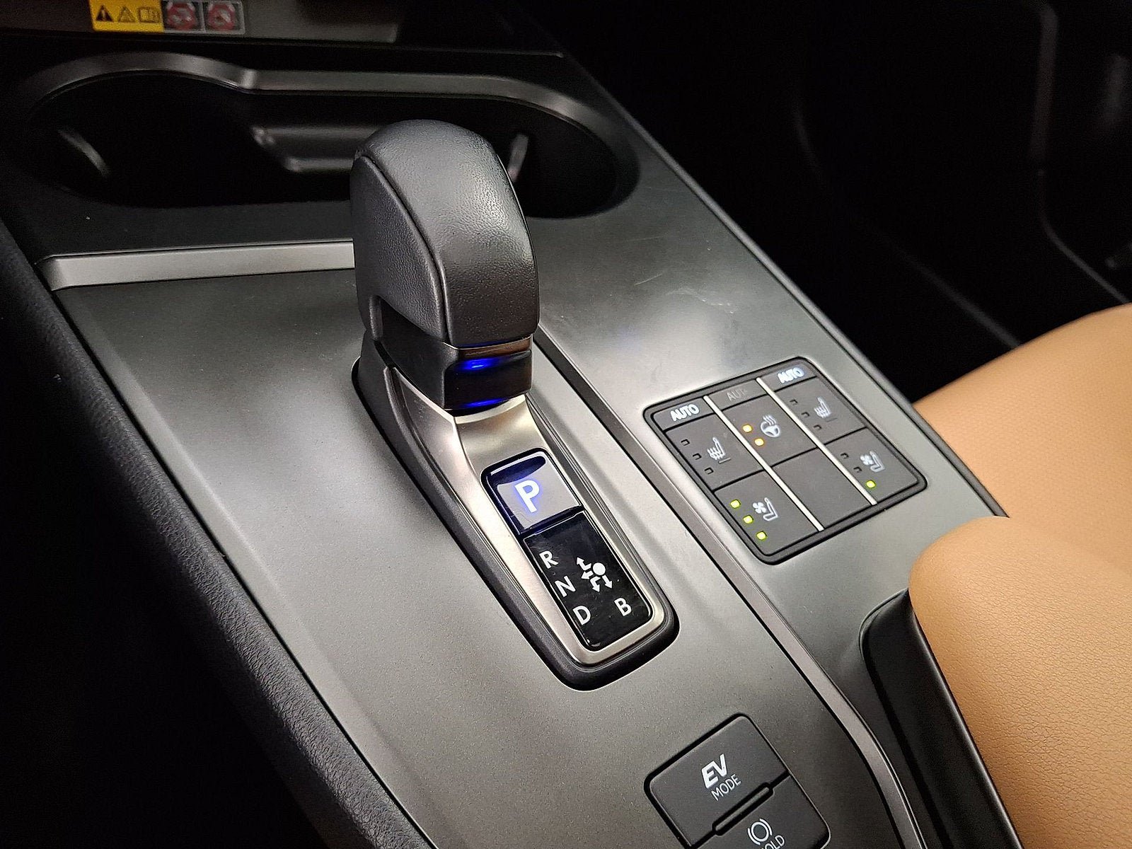 Used 2025 Lexus UX 300h AWD w/ Cold Area Package image 4