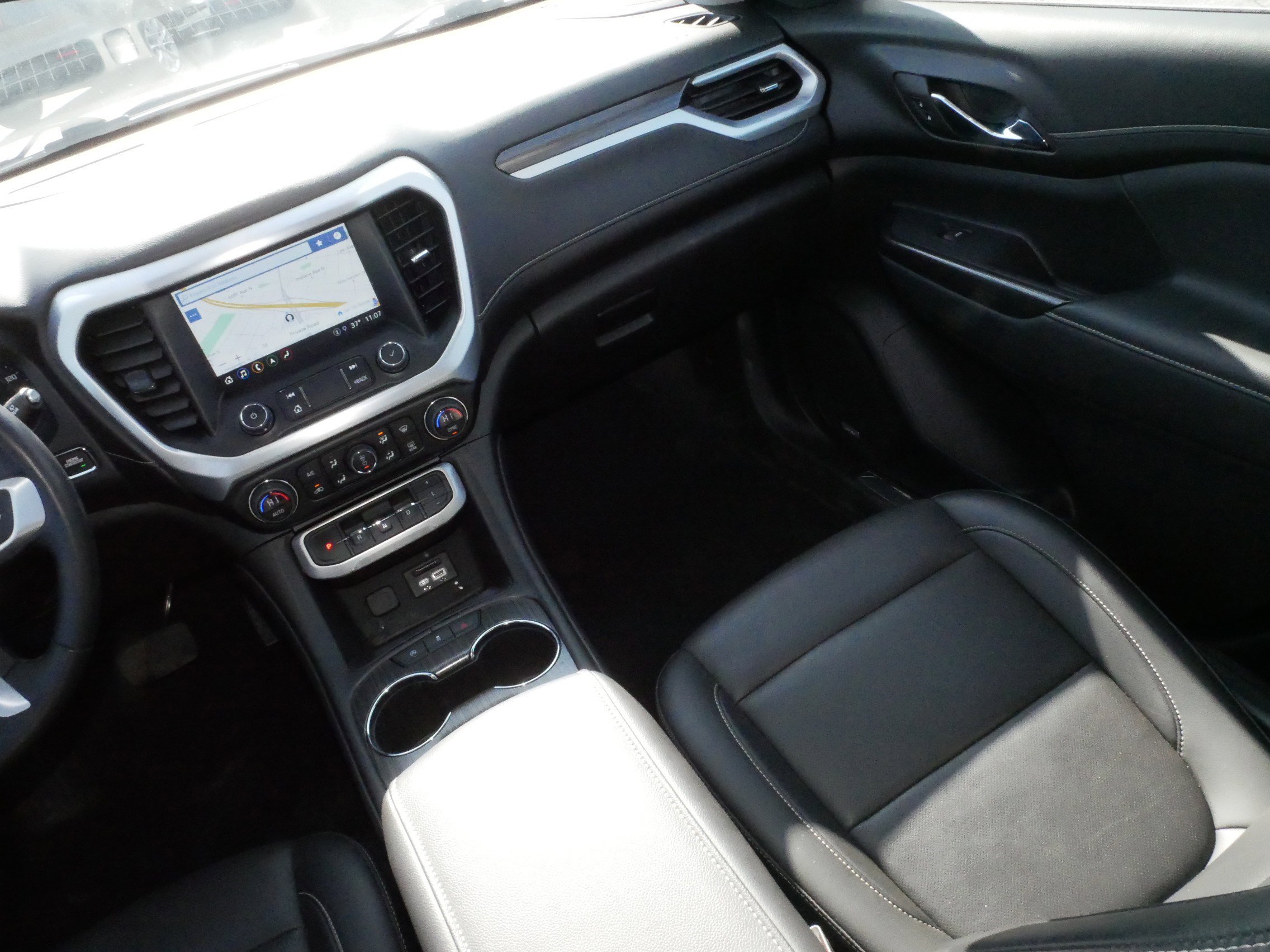 Used 2023 GMC Acadia SLT image 11