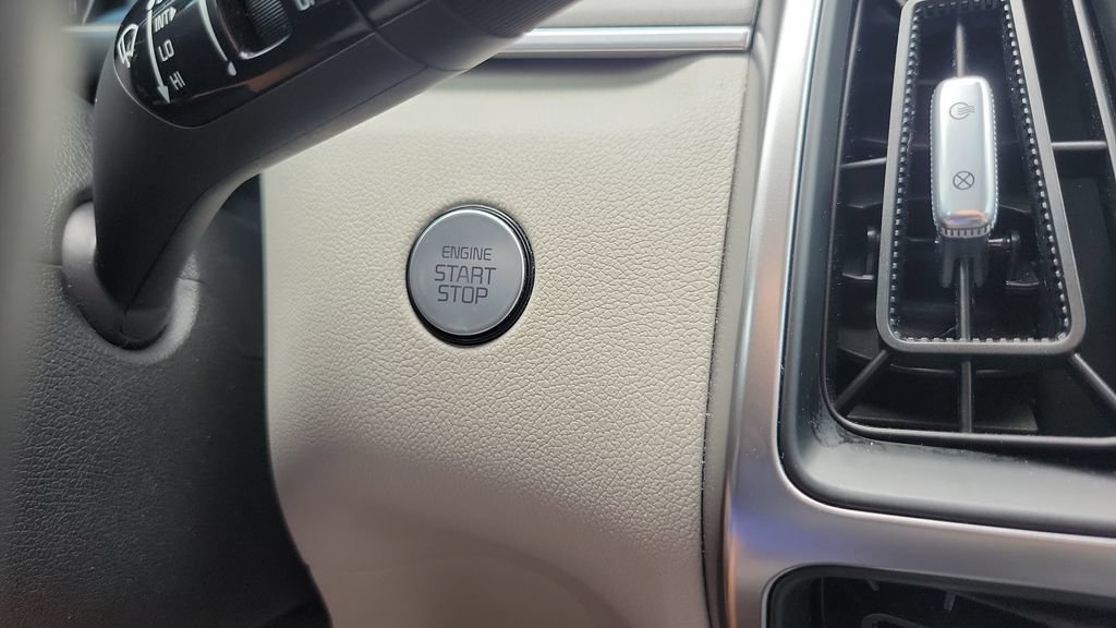 Used 2022 Kia Sorento S w/ Panoramic Sunroof Package FWD image 23