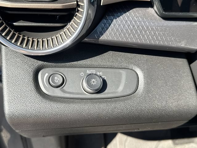 Used 2024 Chevrolet Trax ACTIV w/ Sunroof Package FWD image 34