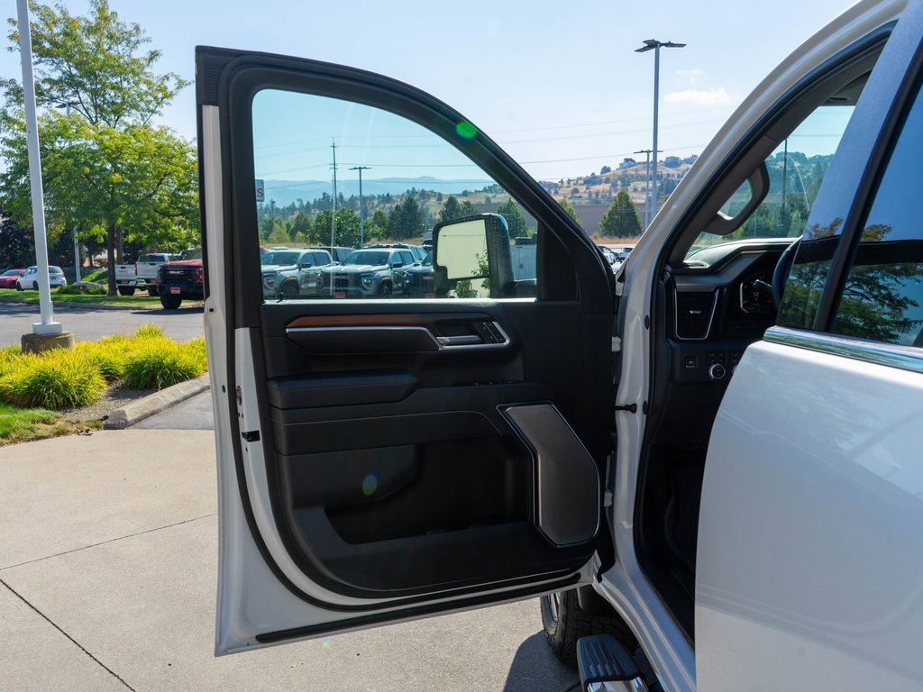 New 2025 GMC Sierra 2500 Denali w/ Denali Reserve Package image 18