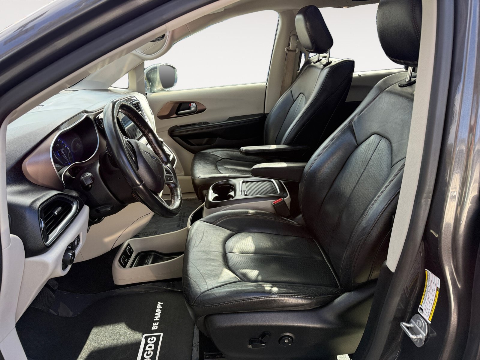 Used 2019 Chrysler Pacifica Touring-L Plus w/ Advanced Safetytec Group FWD image 10