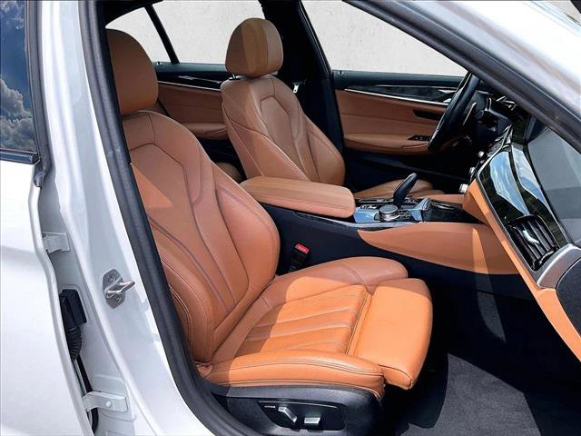 Used 2023 BMW 530e w/ M Sport Package image 9