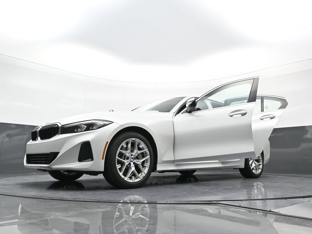 New 2025 BMW 330i xDrive Sedan w/ Convenience Package image 39