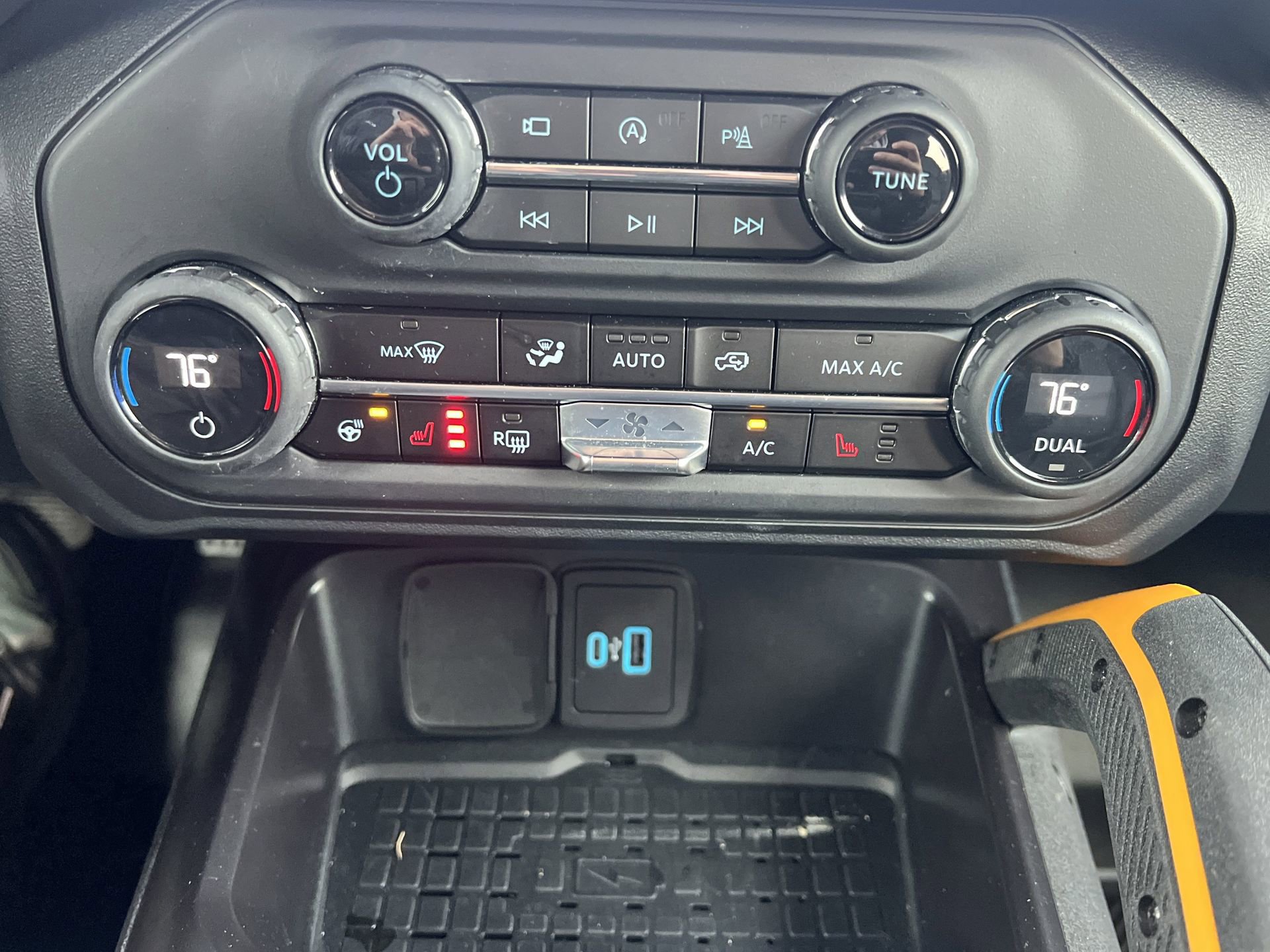 Certified 2024 Ford Bronco Badlands image 9