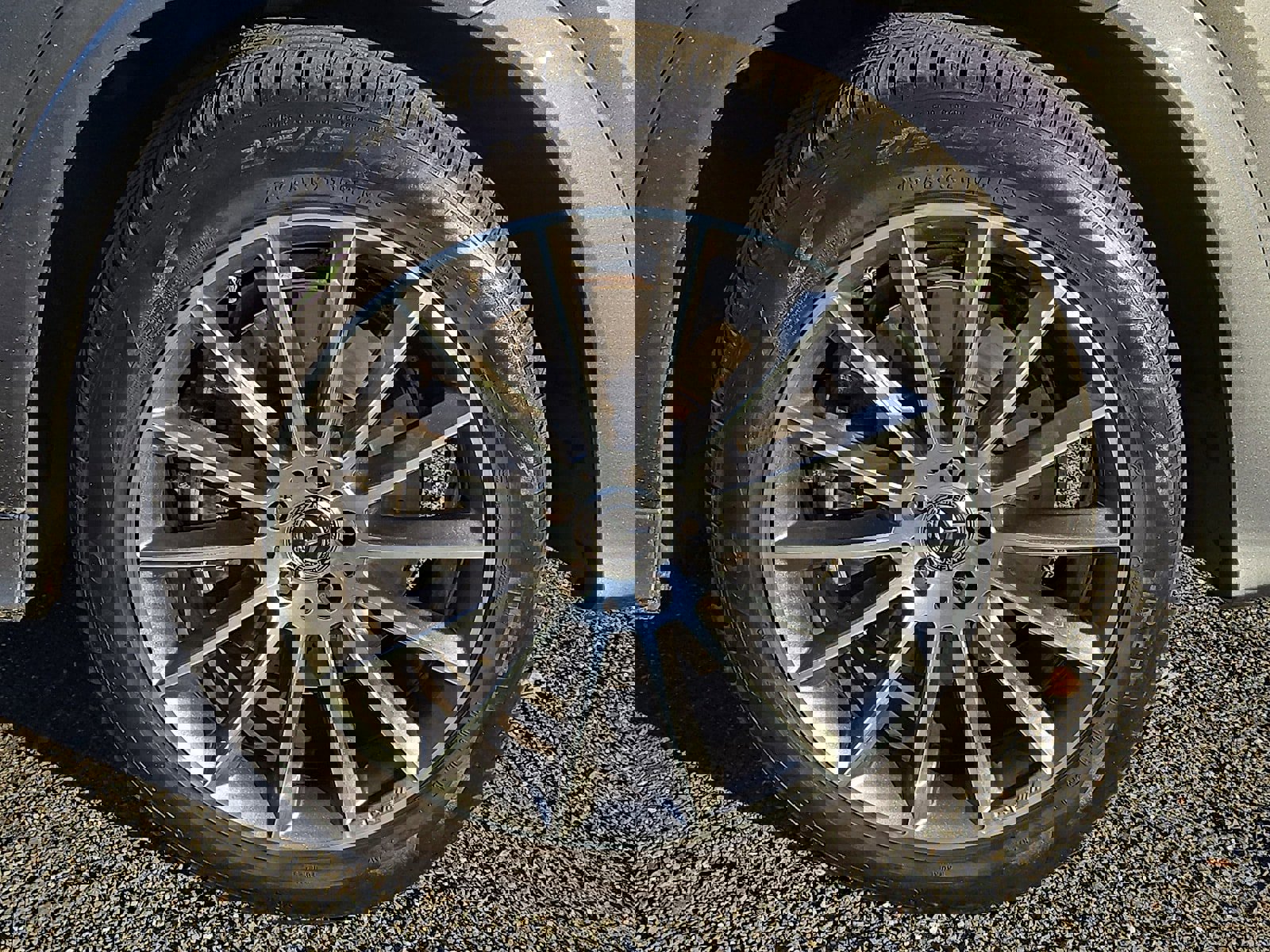 Used 2024 Mercedes-Benz GLE 350 4MATIC w/ AMG Line Exterior image 8