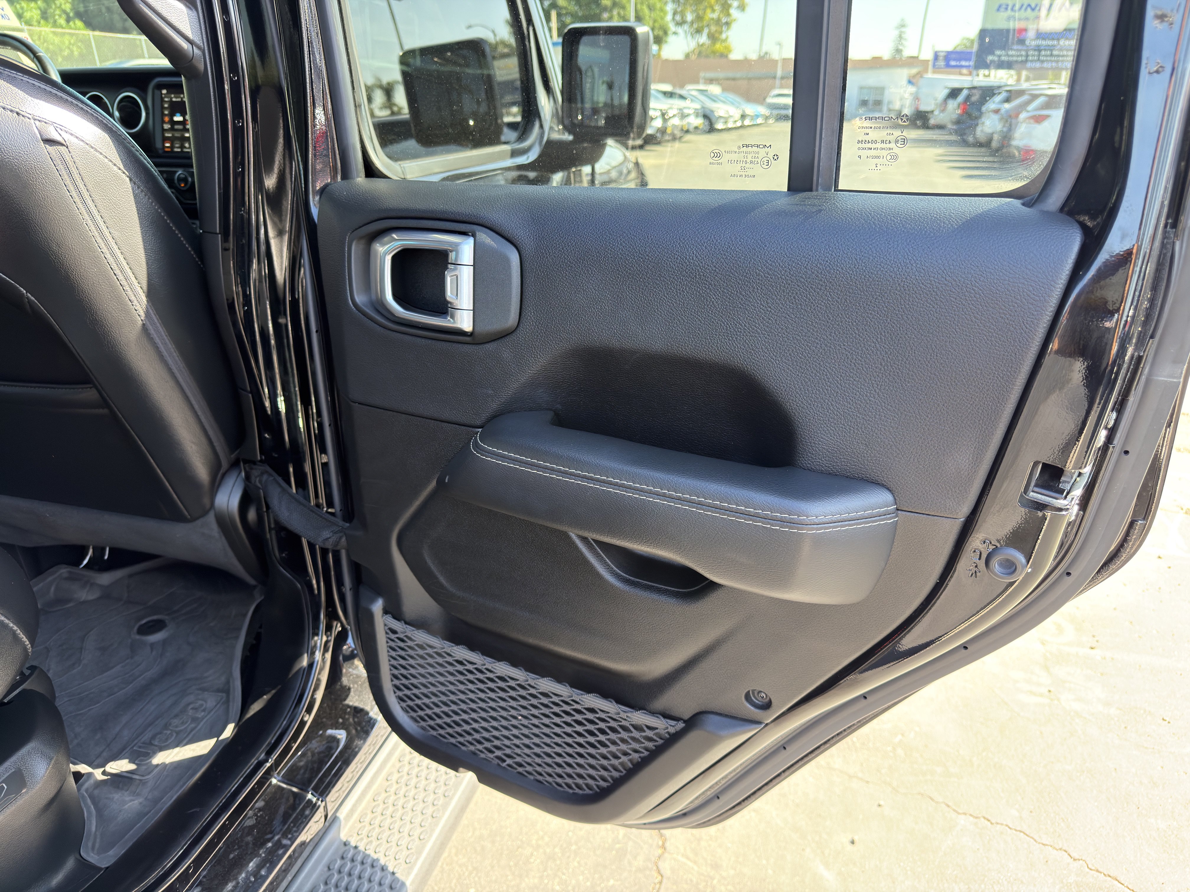 Used 2022 Jeep Wrangler Unlimited Sahara w/ Cold Weather Group AWD/4WD image 13