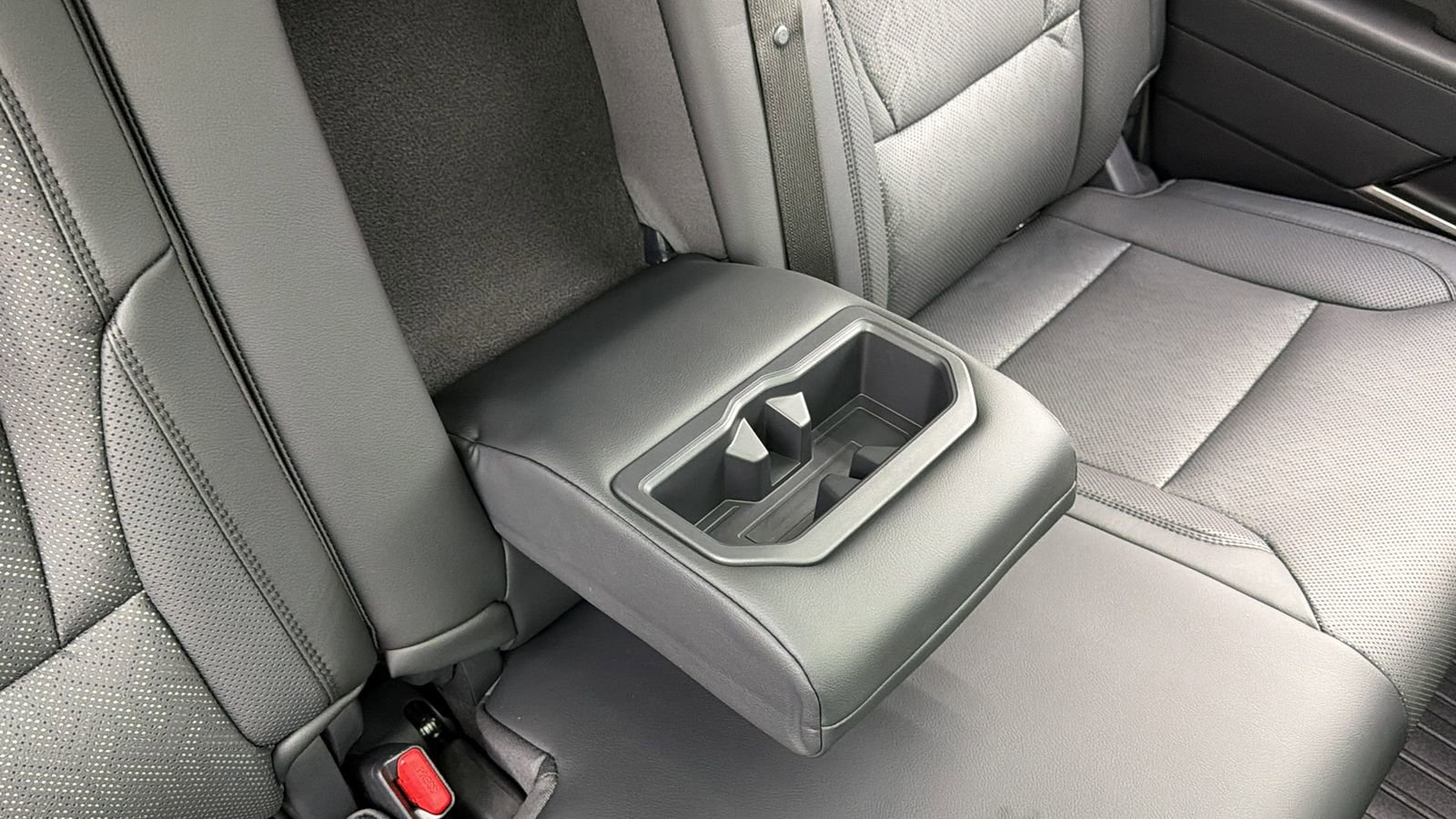 Used 2025 Toyota Tundra Limited image 39