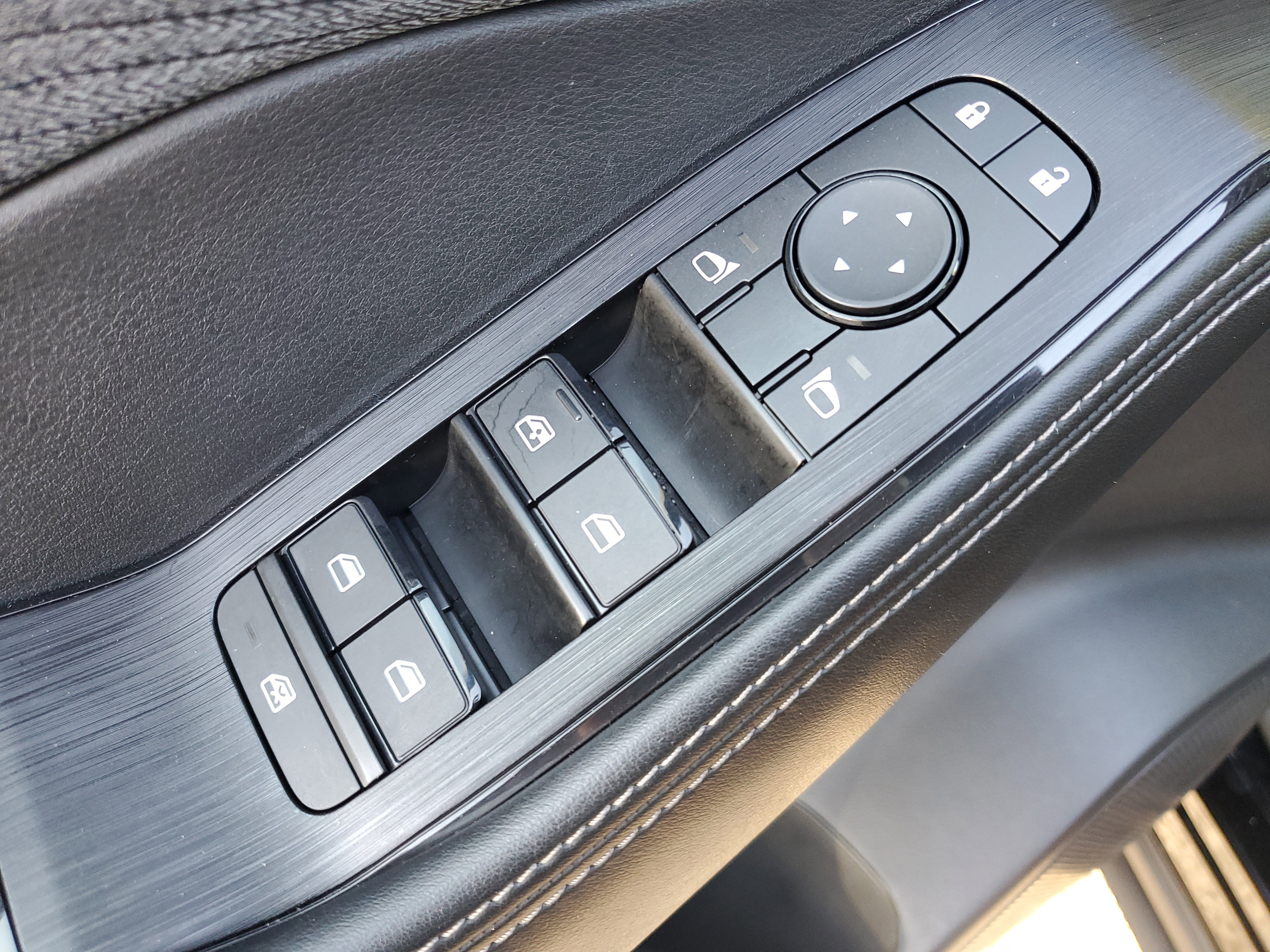 Certified 2023 Nissan Rogue SV image 27