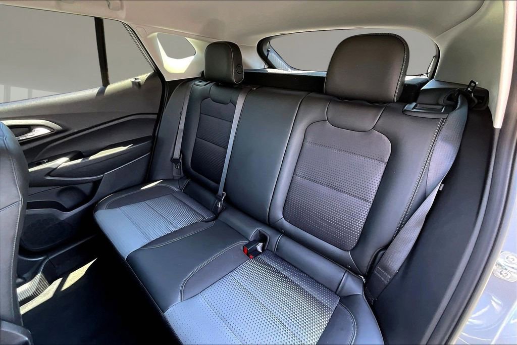 Used 2025 Chevrolet Trax LT FWD image 18