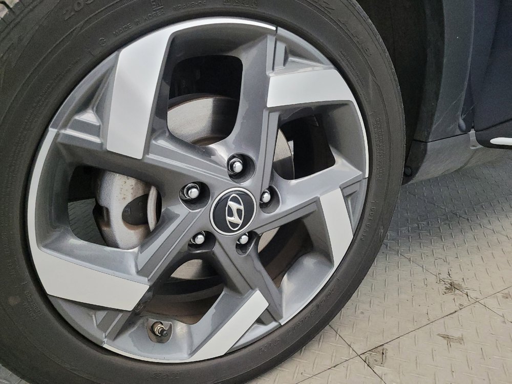 Used 2024 Hyundai Venue Limited image 31