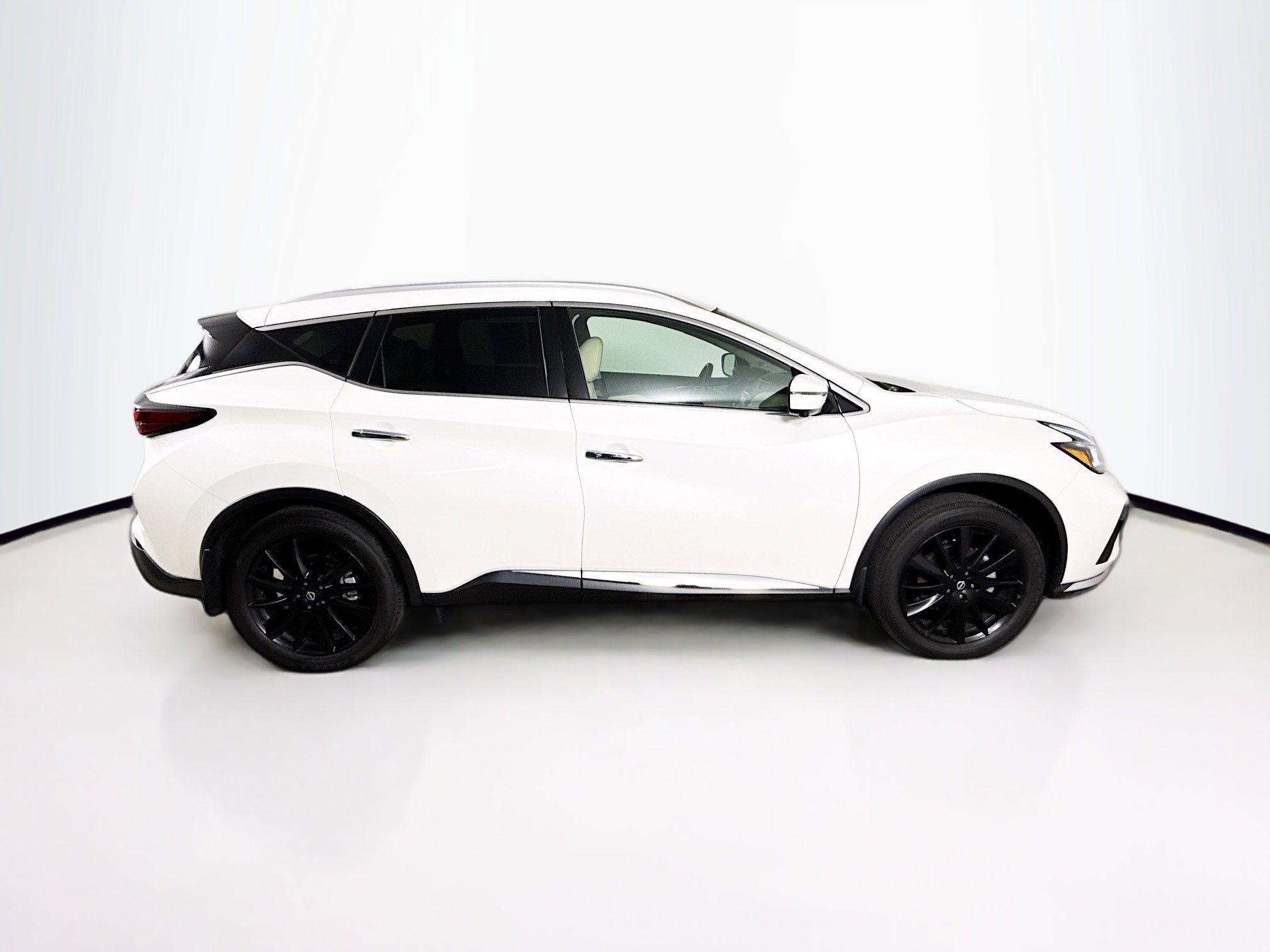 Used 2024 Nissan Murano Platinum w/ Cargo Package image 2