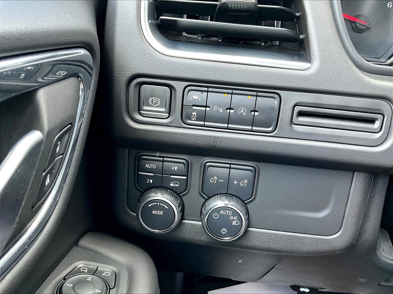 Used 2023 Chevrolet Suburban LS AWD/4WD image 38