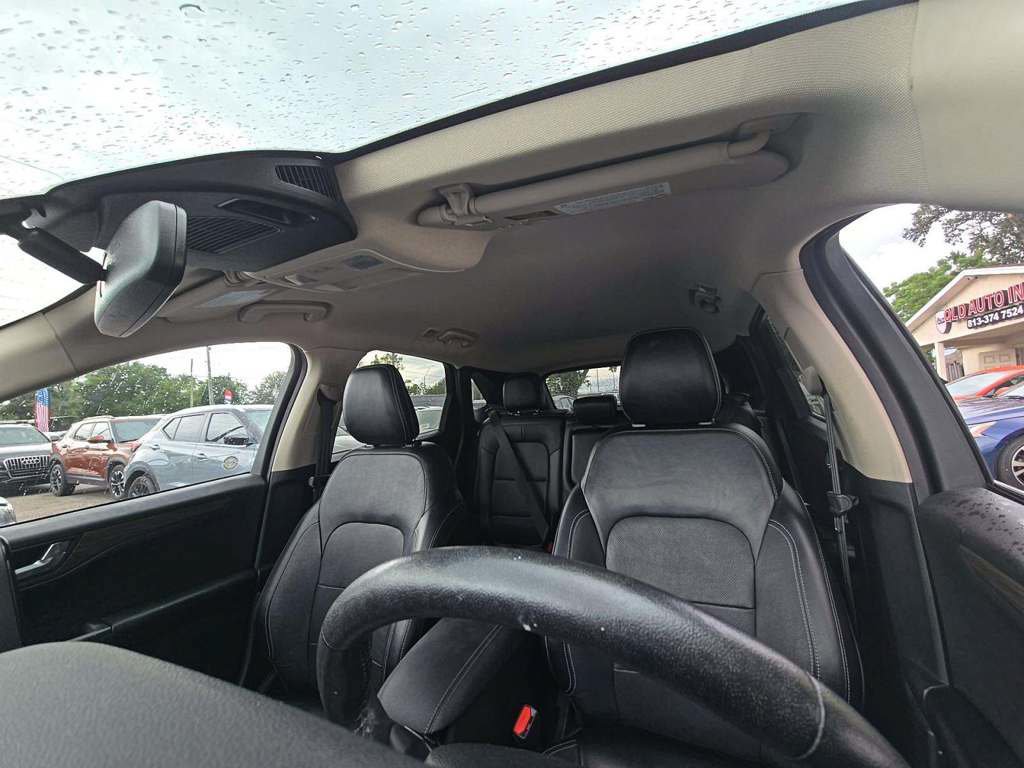 Used 2020 Ford Escape Titanium AWD/4WD image 8