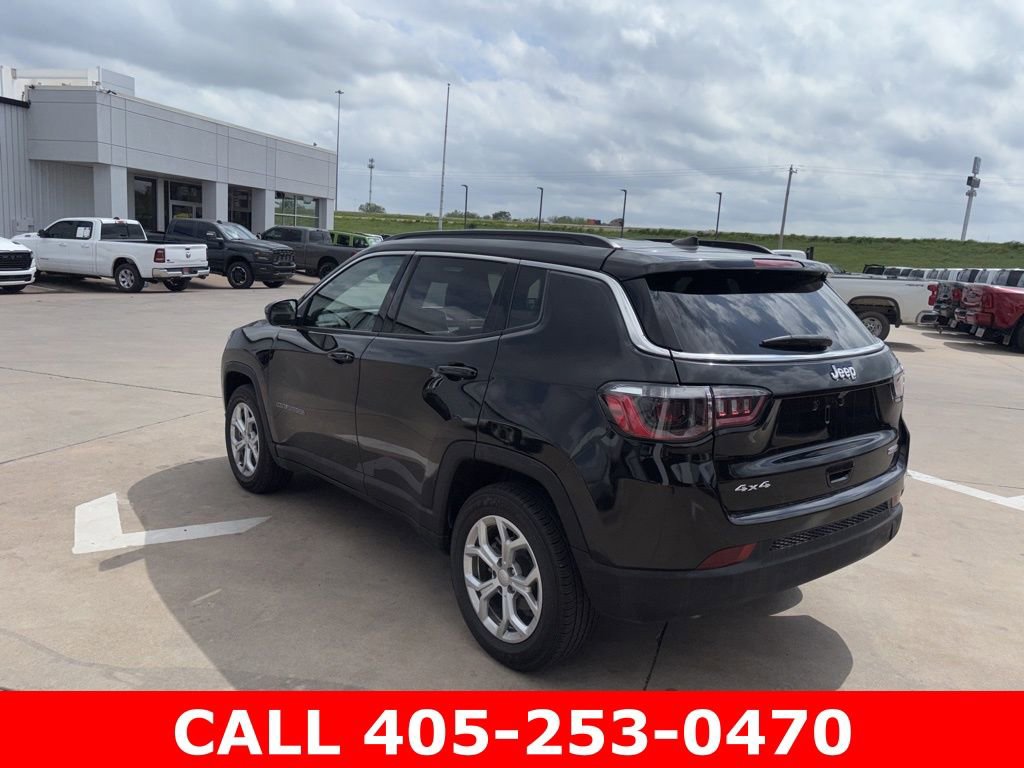 Used 2024 Jeep Compass Latitude AWD/4WD image 5