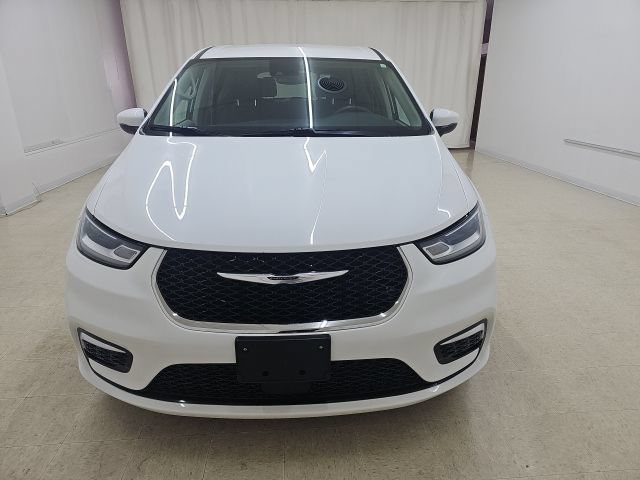 Used 2023 Chrysler Pacifica Touring-L FWD image 14