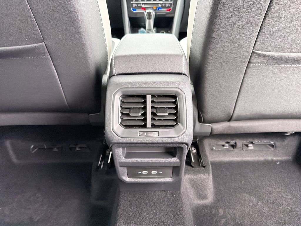 New 2026 Volkswagen Taos SE image 20