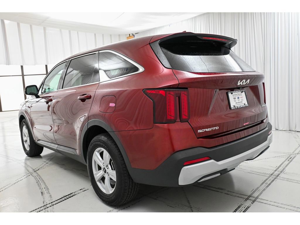 Certified 2025 Kia Sorento LX FWD image 13