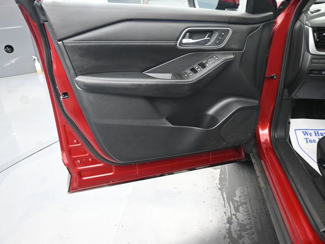 Used 2024 Nissan Rogue Platinum w/ Platinum Premium Package image 11