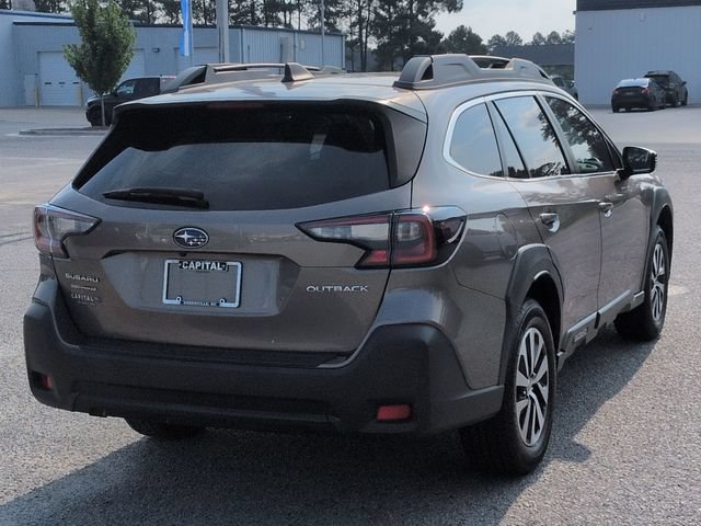 Used 2023 Subaru Outback Premium AWD/4WD image 3