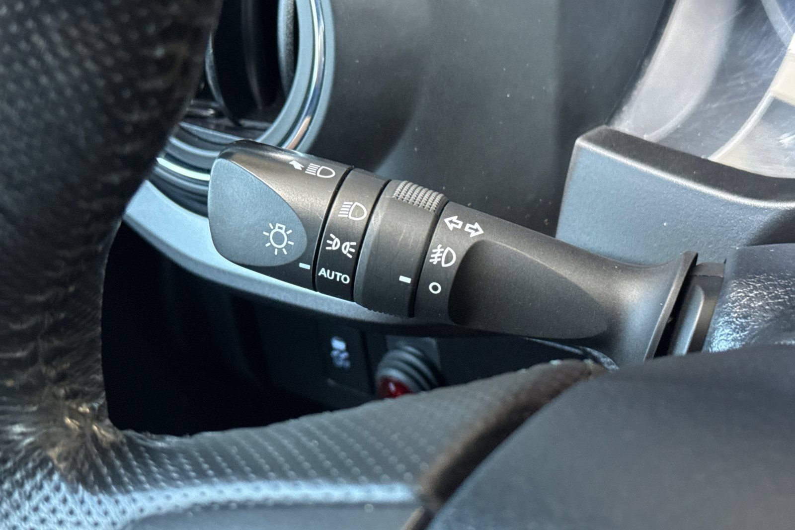Used 2020 Toyota Tacoma SR5 AWD/4WD image 36
