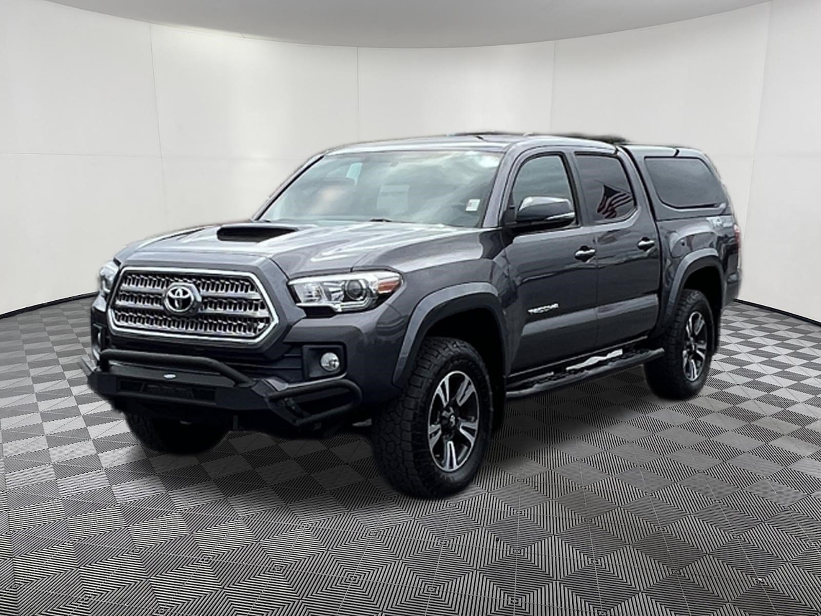 Used 2017 Toyota Tacoma TRD Sport w/ Premium & Technology Package AWD/4WD image 3