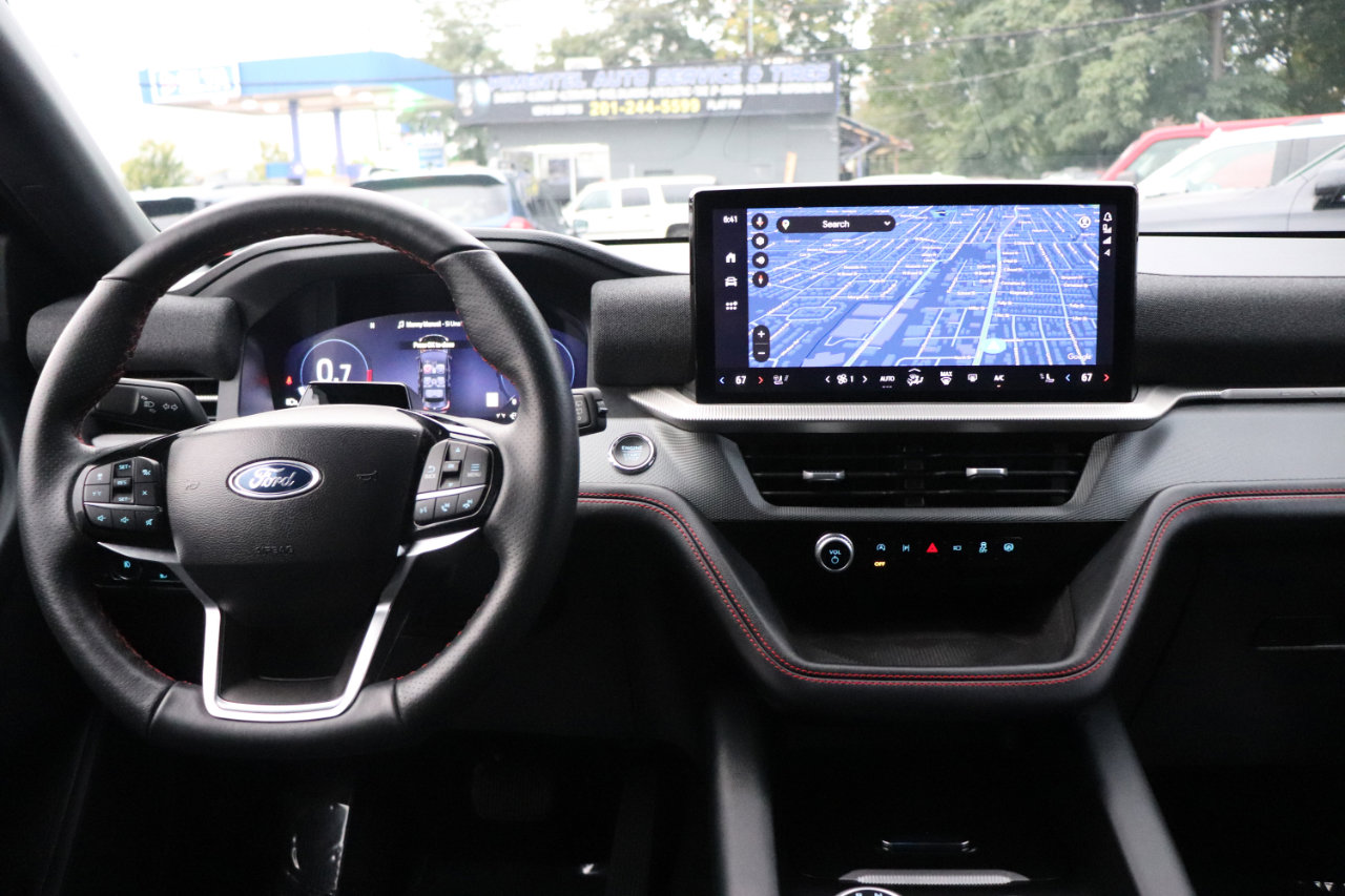 Used 2025 Ford Explorer ST-Line image 19