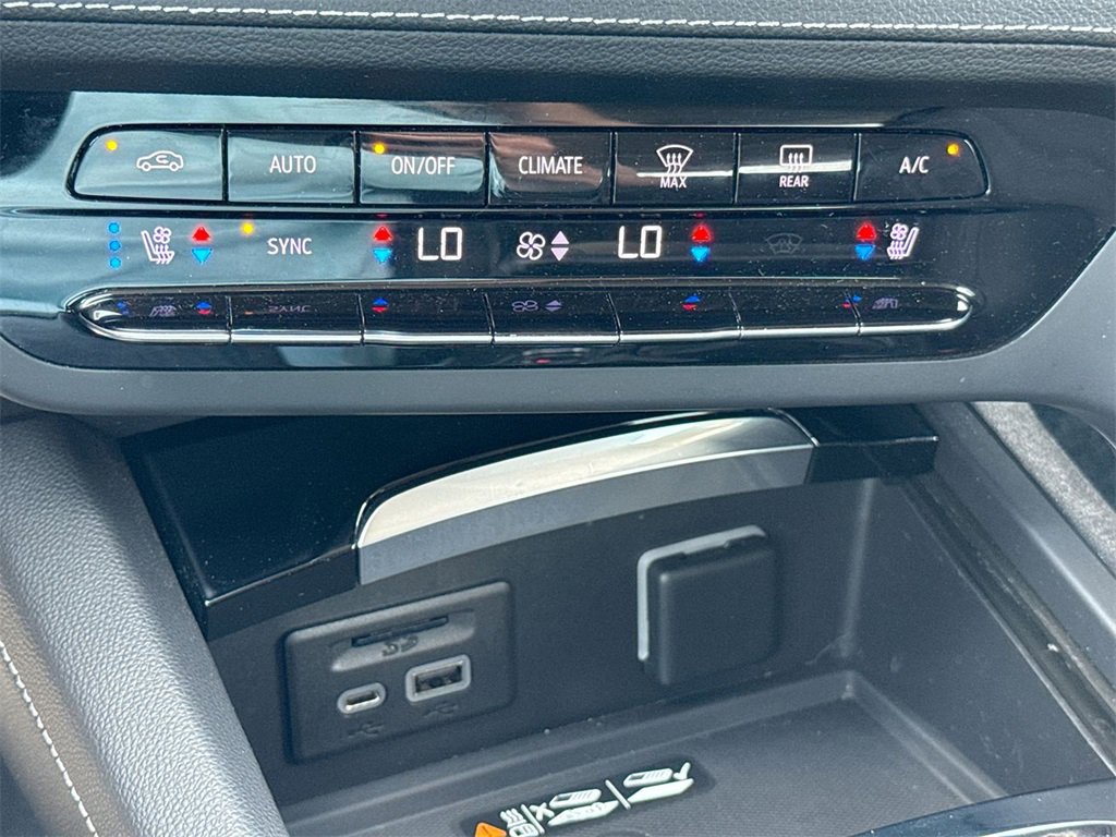 Used 2022 Buick Envision Avenir w/ Technology Package II image 19