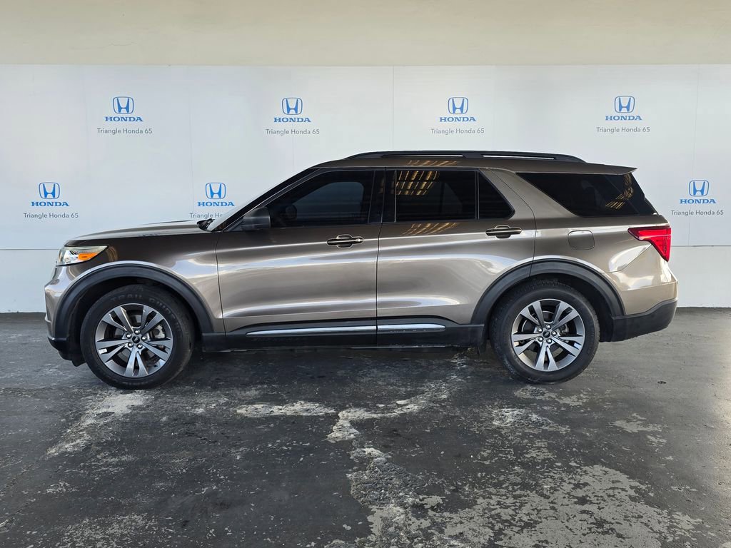 Used 2021 Ford Explorer XLT image 3