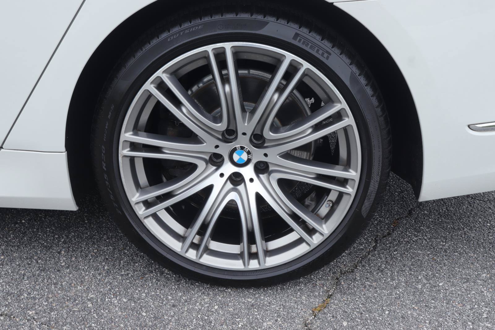 Used 2022 BMW 740i w/ Premium Package RWD image 39