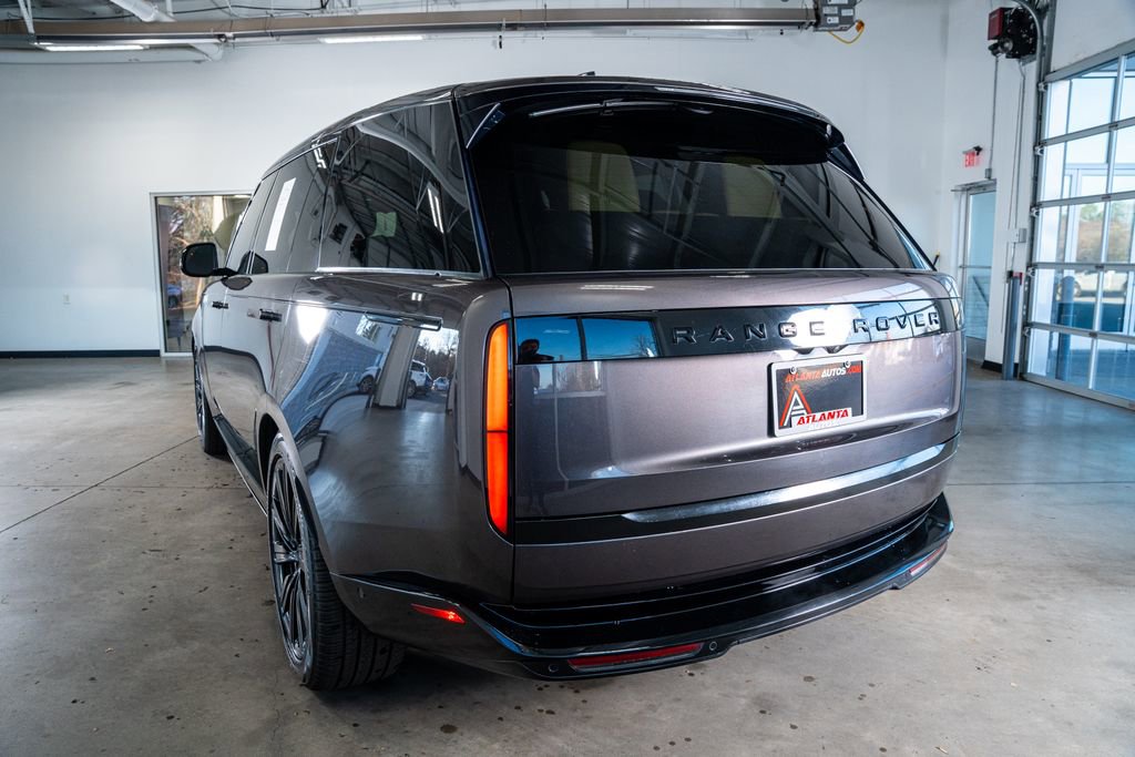 Used 2023 Land Rover Range Rover Long Wheelbase SE image 22