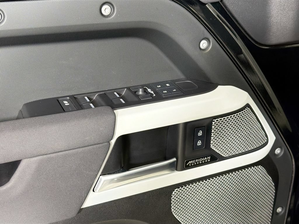 Certified 2023 Land Rover Defender 130 SE AWD/4WD image 18
