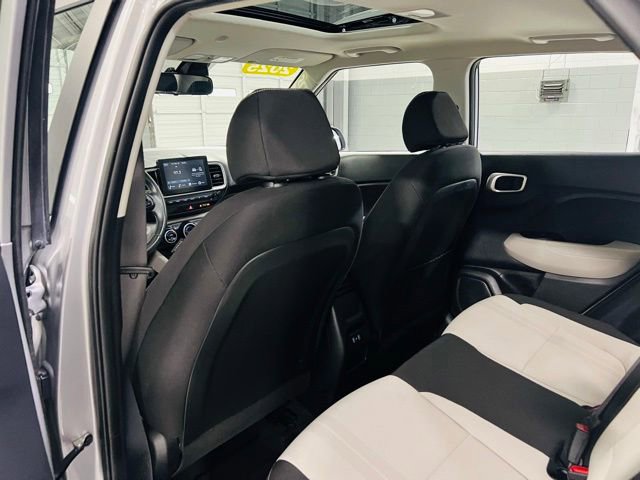 Used 2025 Hyundai Venue SEL FWD image 24