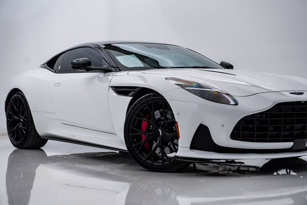 Used 2024 Aston Martin DB12 Coupe RWD image 2