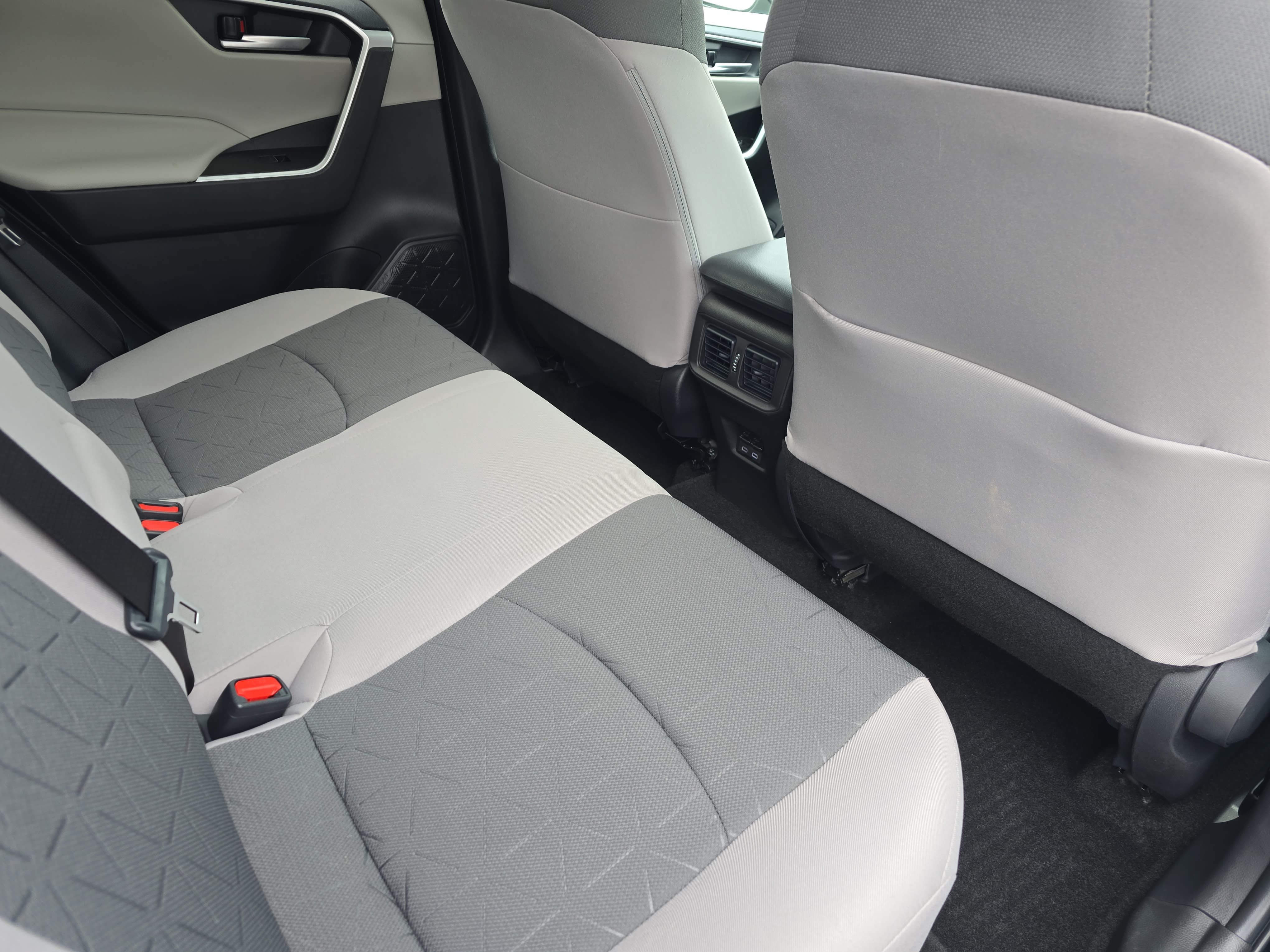 Used 2025 Toyota RAV4 XLE w/ Convenience Package FWD image 11