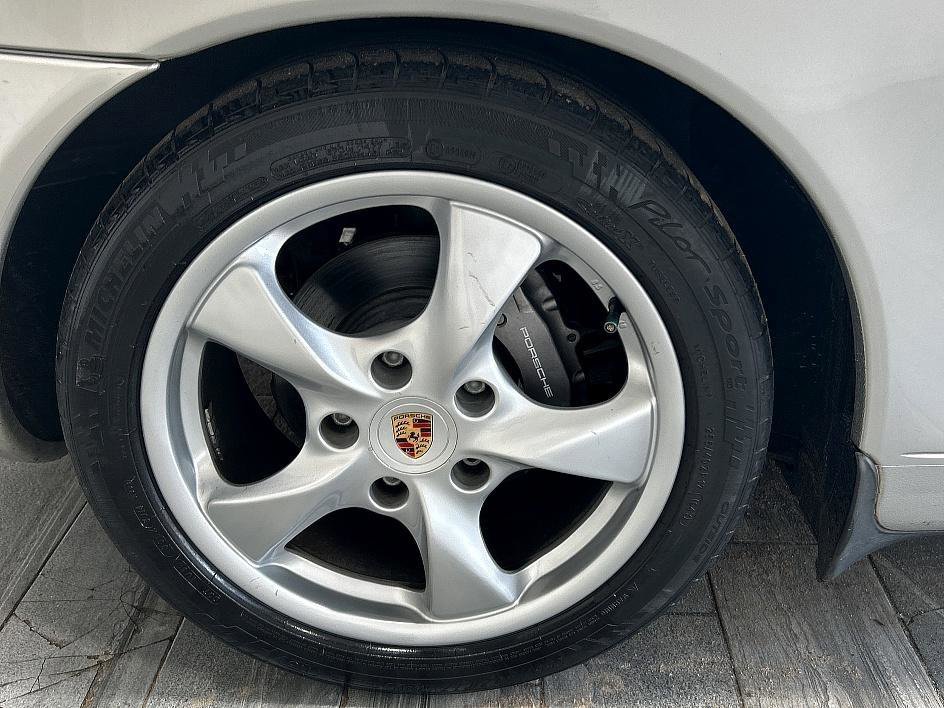 Used 2001 Porsche Boxster 2dr Roadster 5-Spd Manual image 9