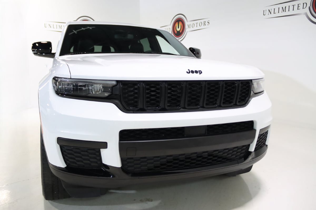 Used 2023 Jeep Grand Cherokee L Laredo AWD/4WD image 20