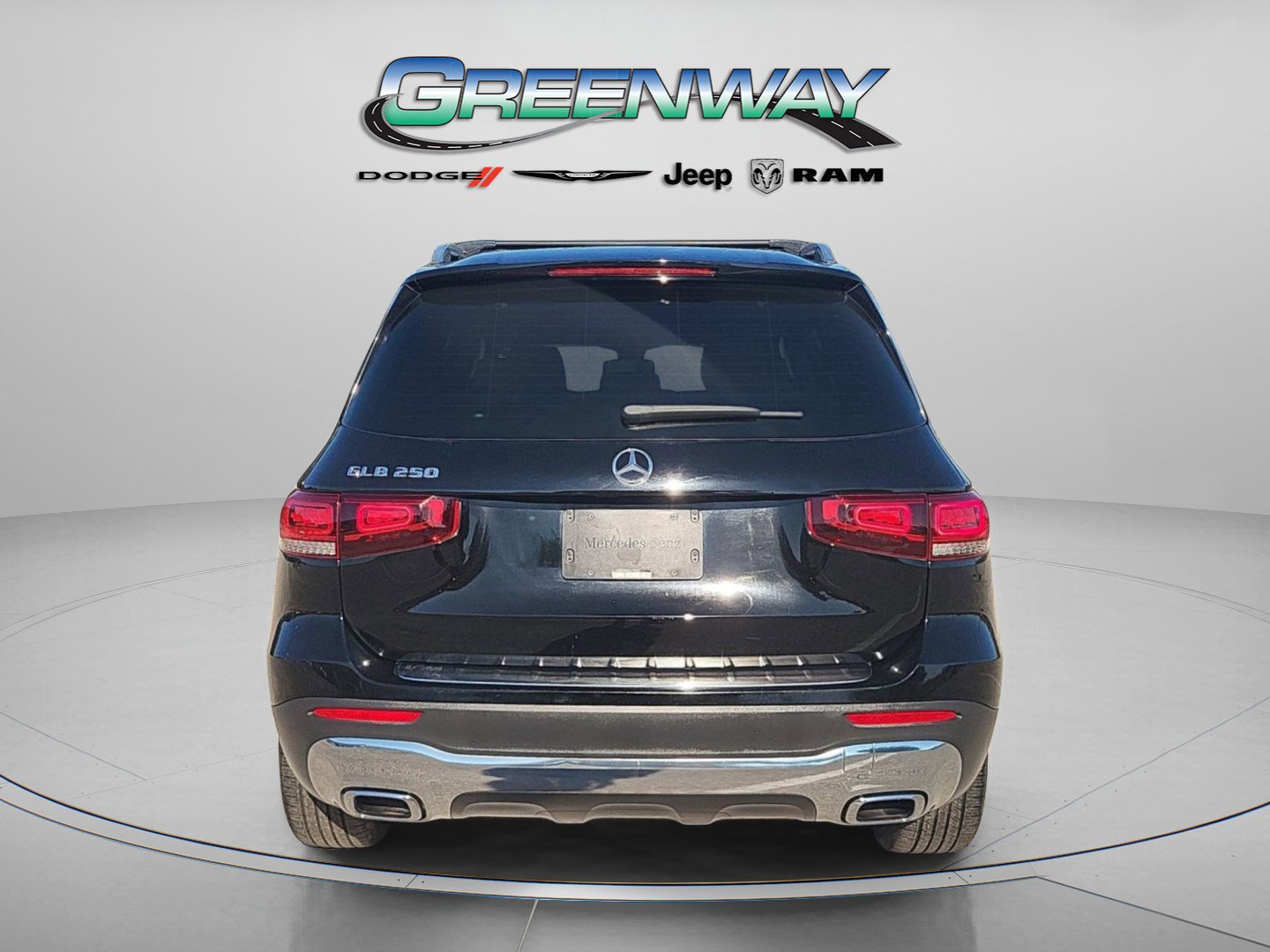 Used 2022 Mercedes-Benz GLB 250 image 2