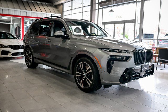 Used 2024 BMW X7 xDrive40i w/ M Sport Package image 2