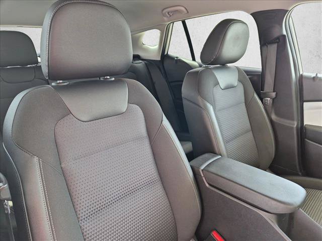 Used 2025 Chevrolet Trax LT FWD image 20