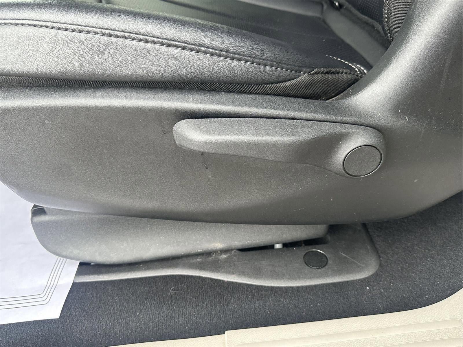 Used 2024 Chrysler Pacifica Select FWD image 39