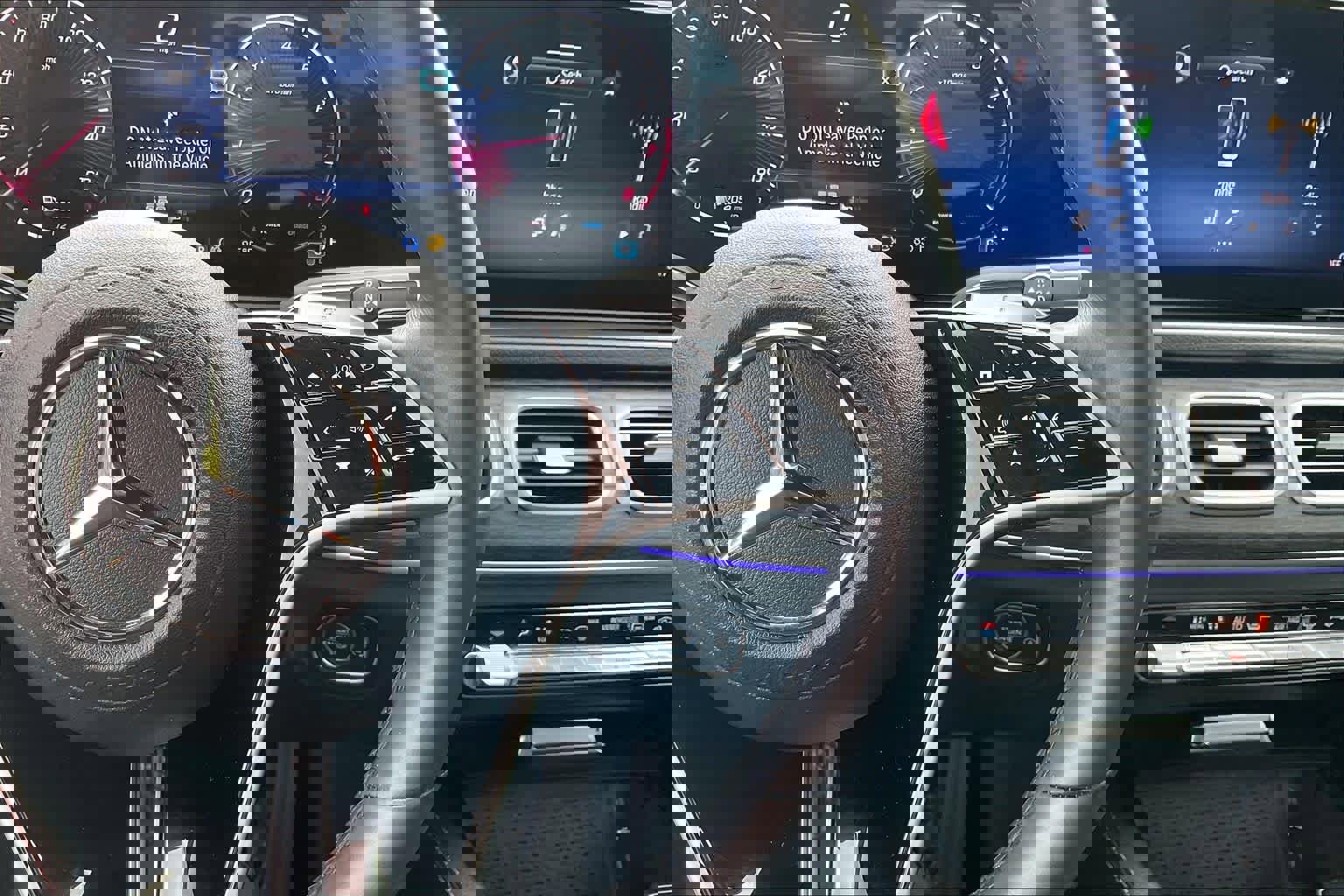 Used 2024 Mercedes-Benz GLE 350 4MATIC image 25