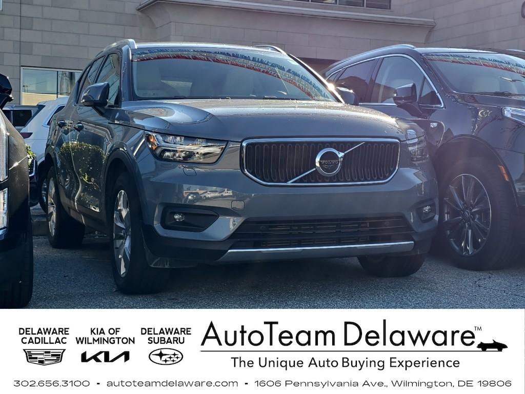 Used 2021 Volvo XC40 T4 Momentum w/ Premium Package