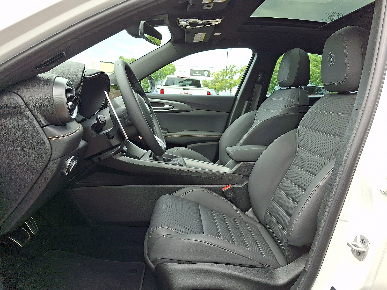 New 2025 Alfa Romeo Tonale w/ Premium Package AWD/4WD image 9