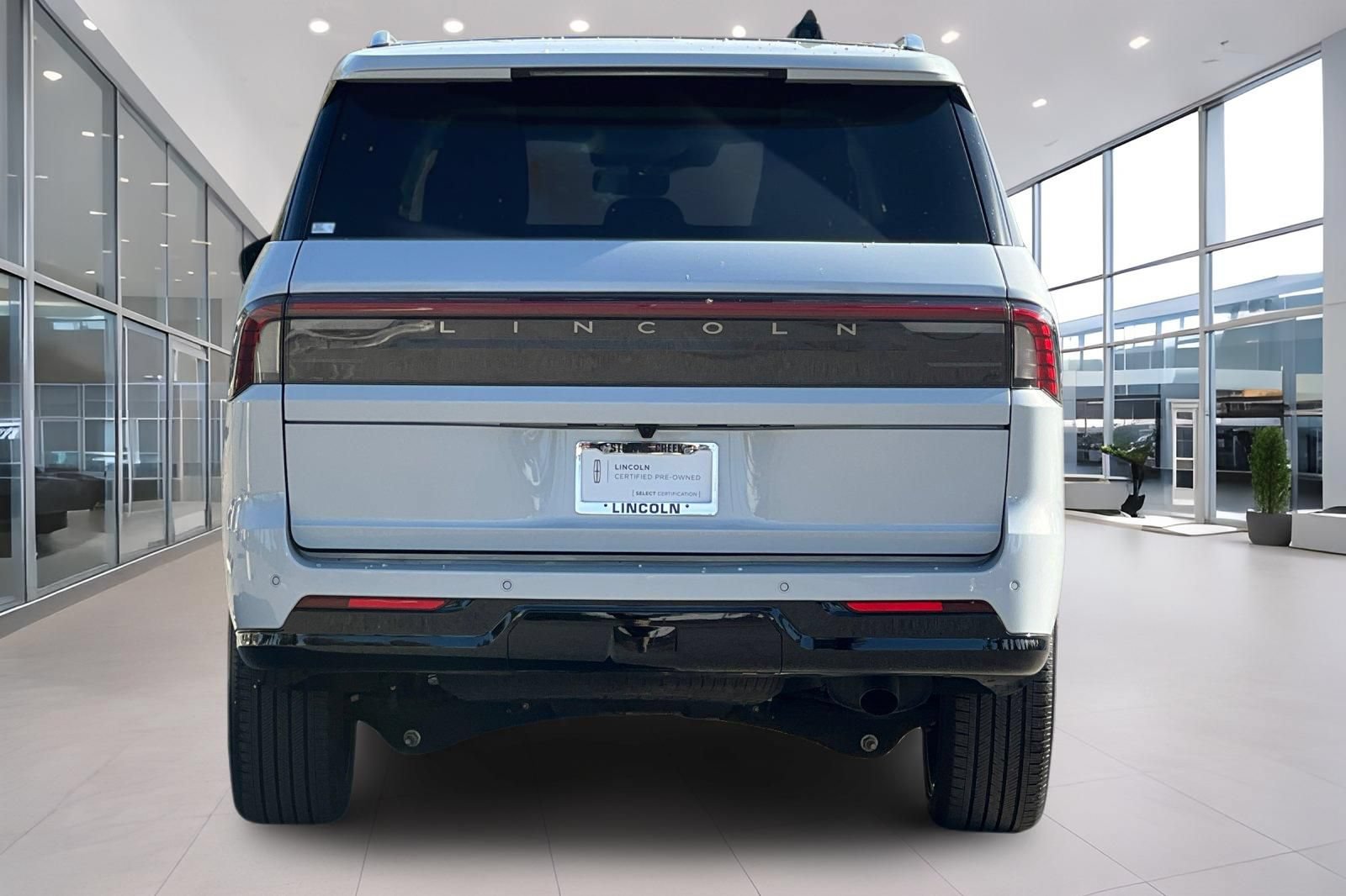 Certified 2025 Lincoln Navigator L Reserve AWD/4WD image 5